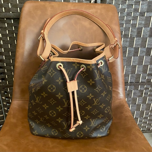 Authentic Louis Vuitton Monogram Petit Noe Shoulder Bag - Picture 3 of 17